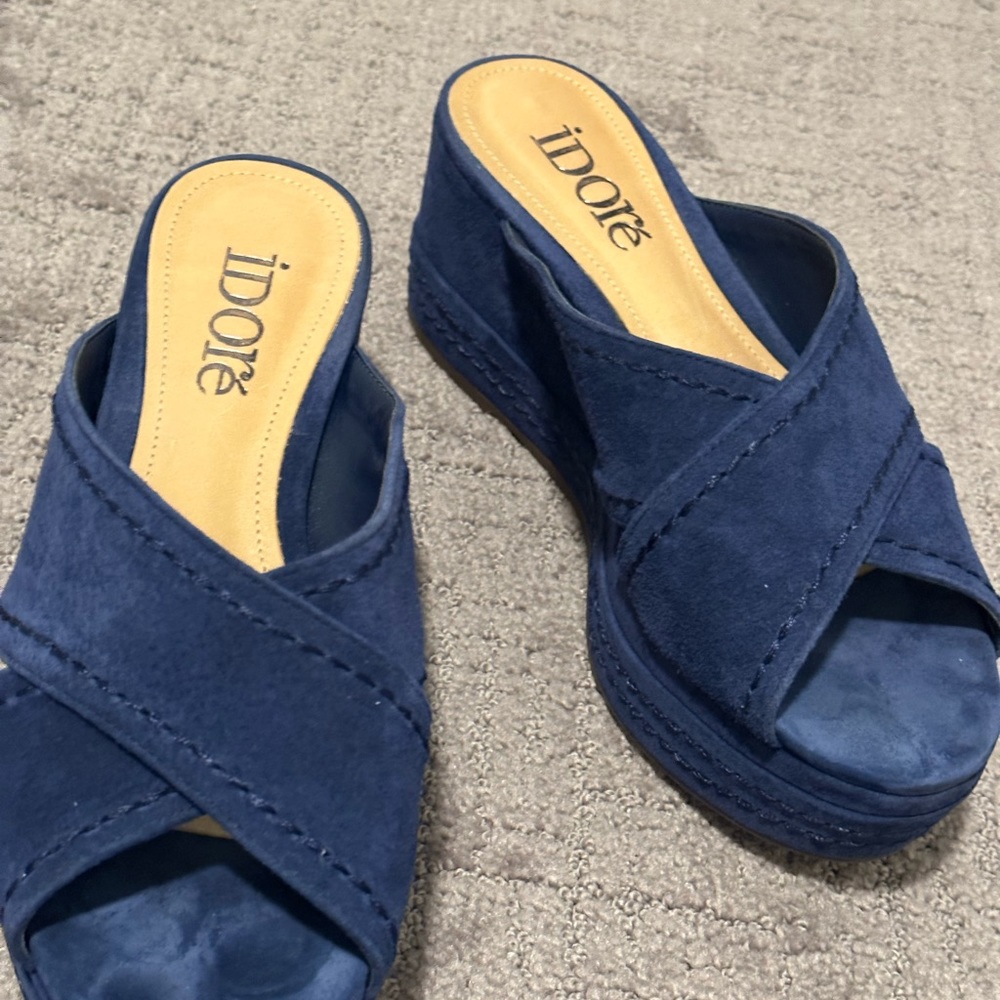 Idore blue wedge sandals